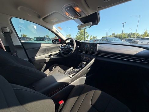 Used 2023 Hyundai Elantra SEL w/ Cargo Package FWD image 9