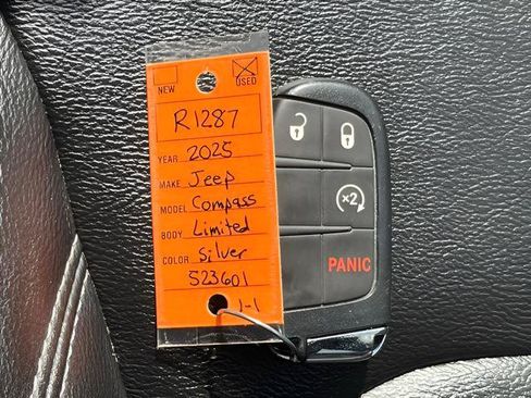 Used 2025 Jeep Compass Limited AWD/4WD image 31