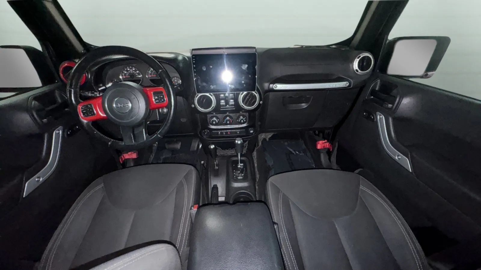Used 2018 Jeep Wrangler Unlimited Sahara w/ Connectivity Group AWD/4WD image 9