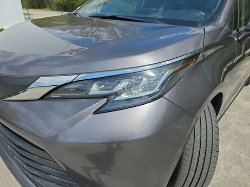 Used 2021 Toyota Sienna XLE w/ XLE Plus Package image 11