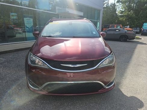 Used 2017 Chrysler Pacifica Touring-L w/ Tire & Wheel Group FWD image 11