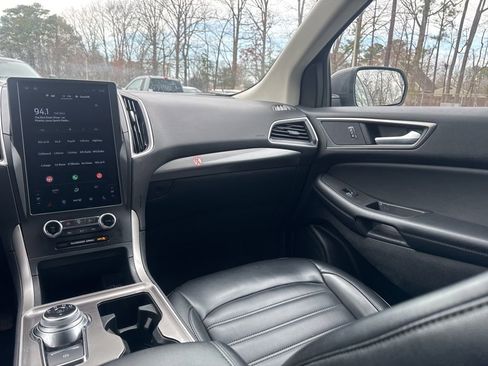 Used 2024 Ford Edge SEL image 11