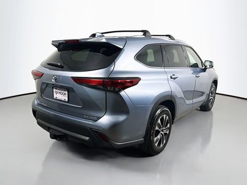 Certified 2021 Toyota Highlander XLE AWD/4WD image 7