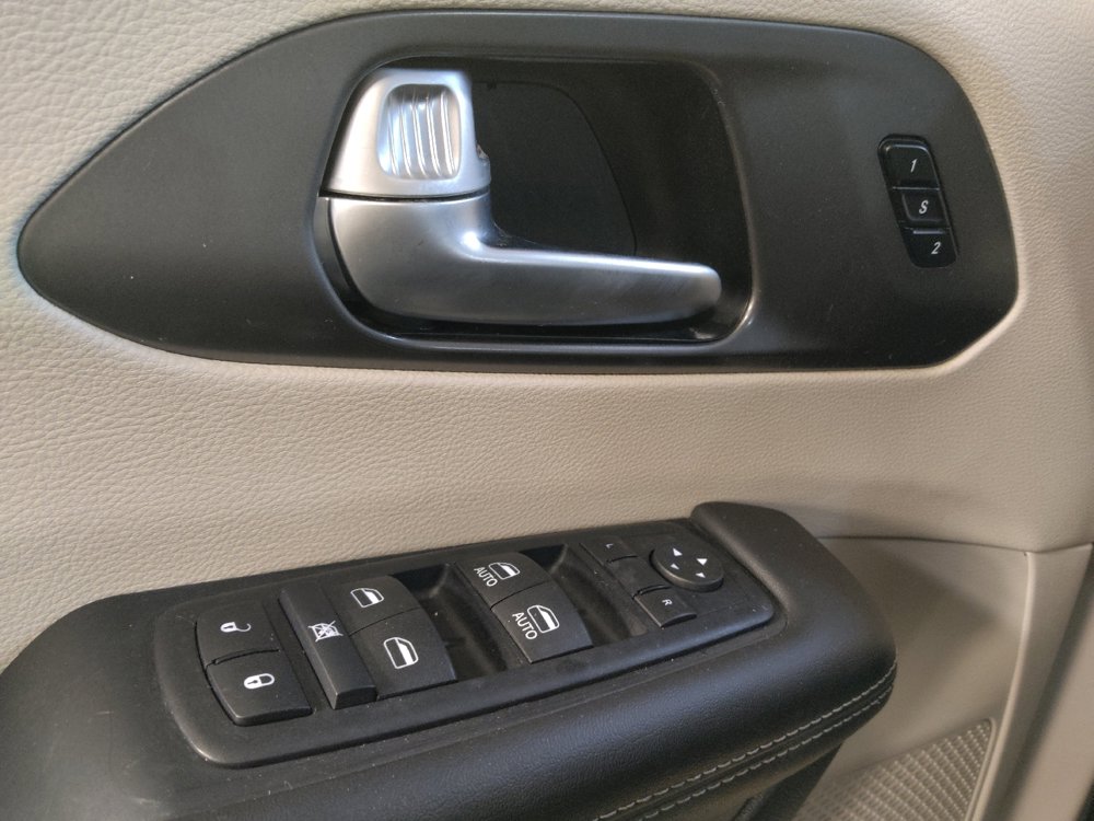 Used 2024 Chrysler Pacifica Limited FWD image 27