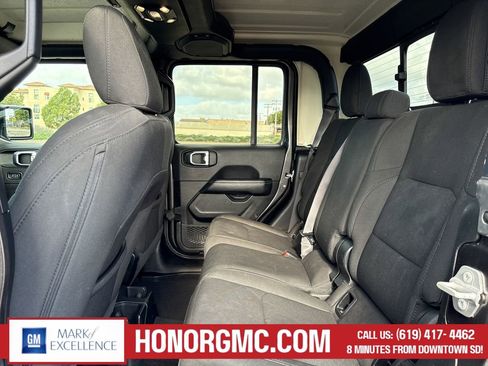 Used 2023 Jeep Gladiator Overland image 15