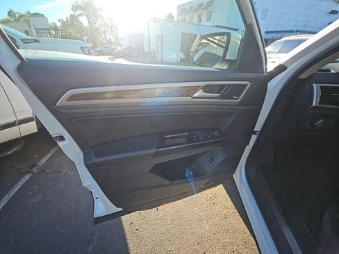 Used 2019 Volkswagen Atlas SEL Premium image 12