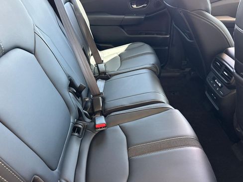Used 2025 Honda Pilot Touring image 29
