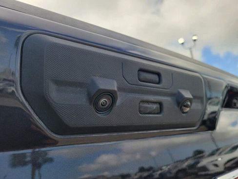 Used 2024 GMC Sierra 1500 AT4 w/ Technology Package AWD/4WD image 8