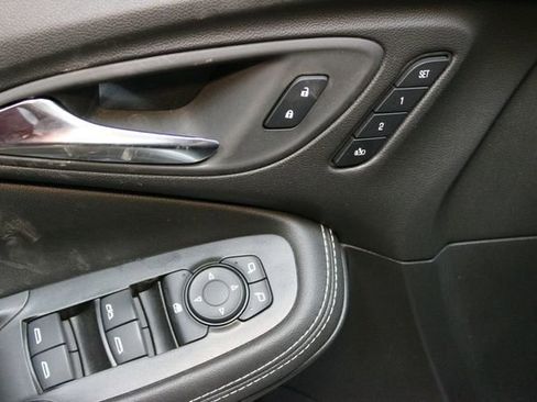 Used 2025 Buick Encore GX Avenir w/ Avenir Technology Package AWD/4WD image 18
