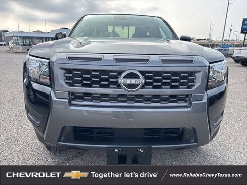 Used 2025 Nissan Frontier SV image 2
