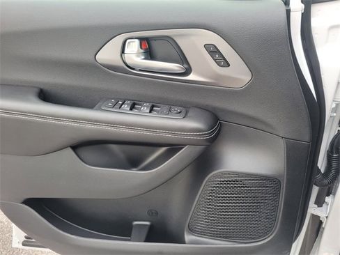 New 2026 Chrysler Pacifica Select image 19