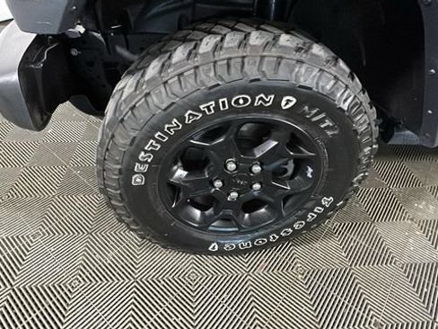 Used 2023 Jeep Wrangler Unlimited w/ Cold Weather Group AWD/4WD image 8