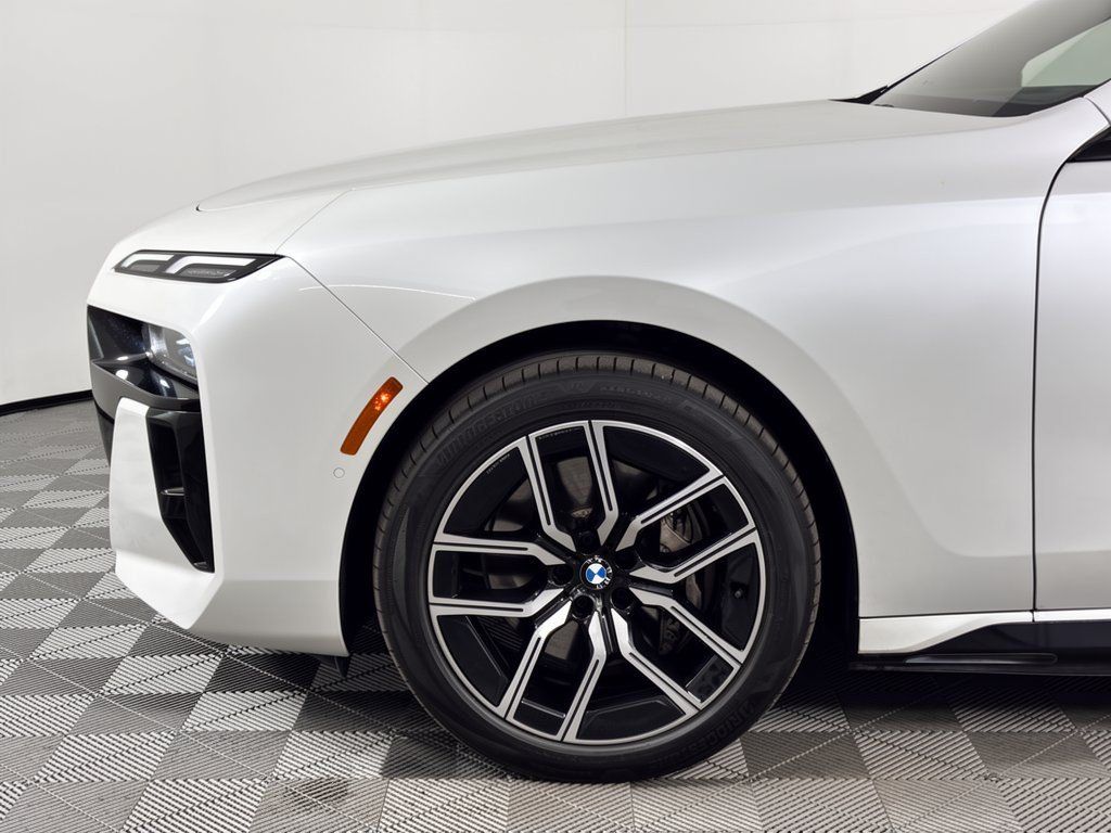 Certified 2023 BMW i7 xDrive60 AWD/4WD image 13
