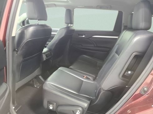 Used 2016 Toyota Highlander XLE AWD/4WD image 22