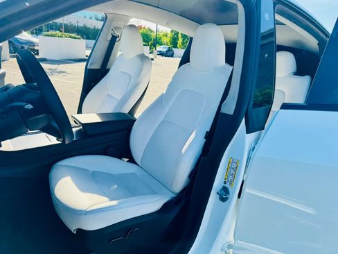 Used 2023 Tesla Model Y Performance AWD/4WD image 16