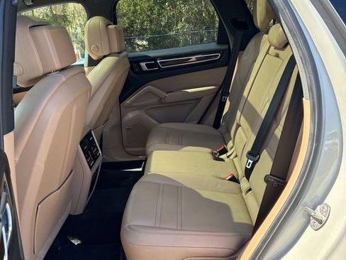 Used 2022 Porsche Cayenne Platinum Edition image 10
