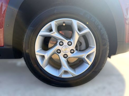 Used 2024 Chevrolet Trax LS w/ LS Convenience Package FWD image 11