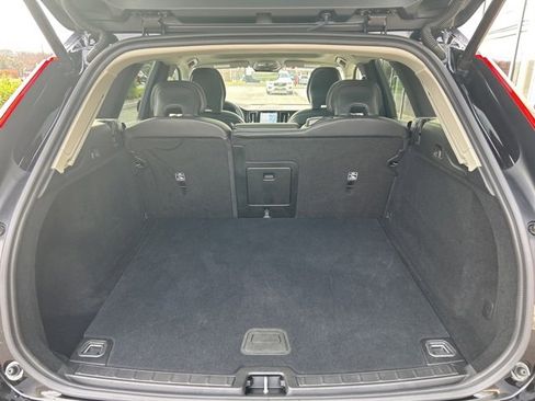 Used 2025 Volvo XC60 B5 Core image 11