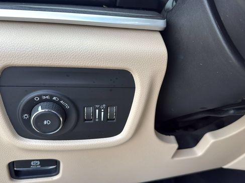 Used 2021 Jeep Grand Cherokee L Limited AWD/4WD image 14