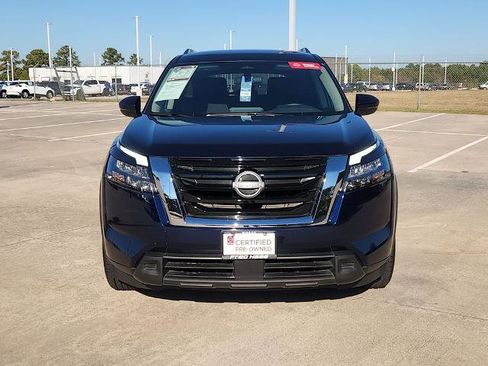 Certified 2025 Nissan Pathfinder SV image 9