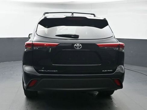 Used 2023 Toyota Highlander XLE AWD/4WD image 4