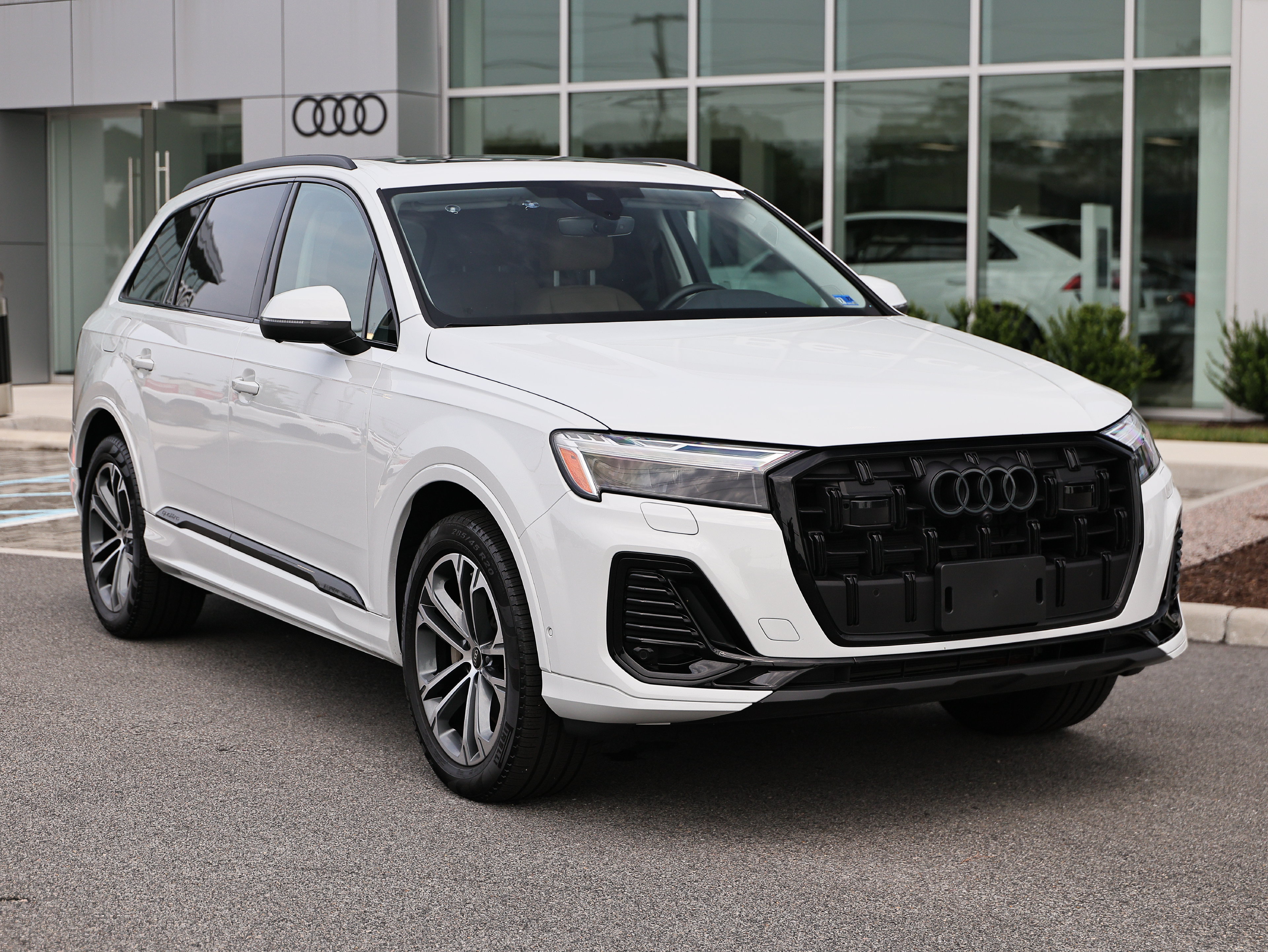 Used 2025 Audi Q7 2.0T Premium Plus AWD/4WD image 2