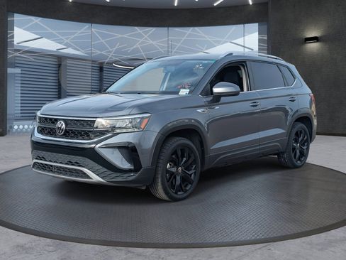 Used 2022 Volkswagen Taos SE image 2