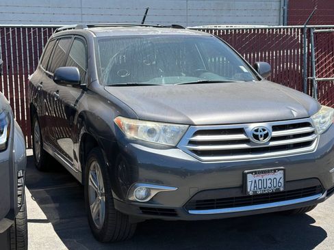 Used 2013 Toyota Highlander Limited FWD image 2