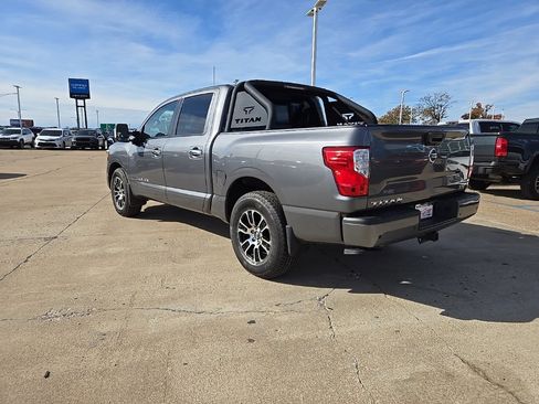 Used 2020 Nissan Titan SV w/ SV Convenience Package image 3