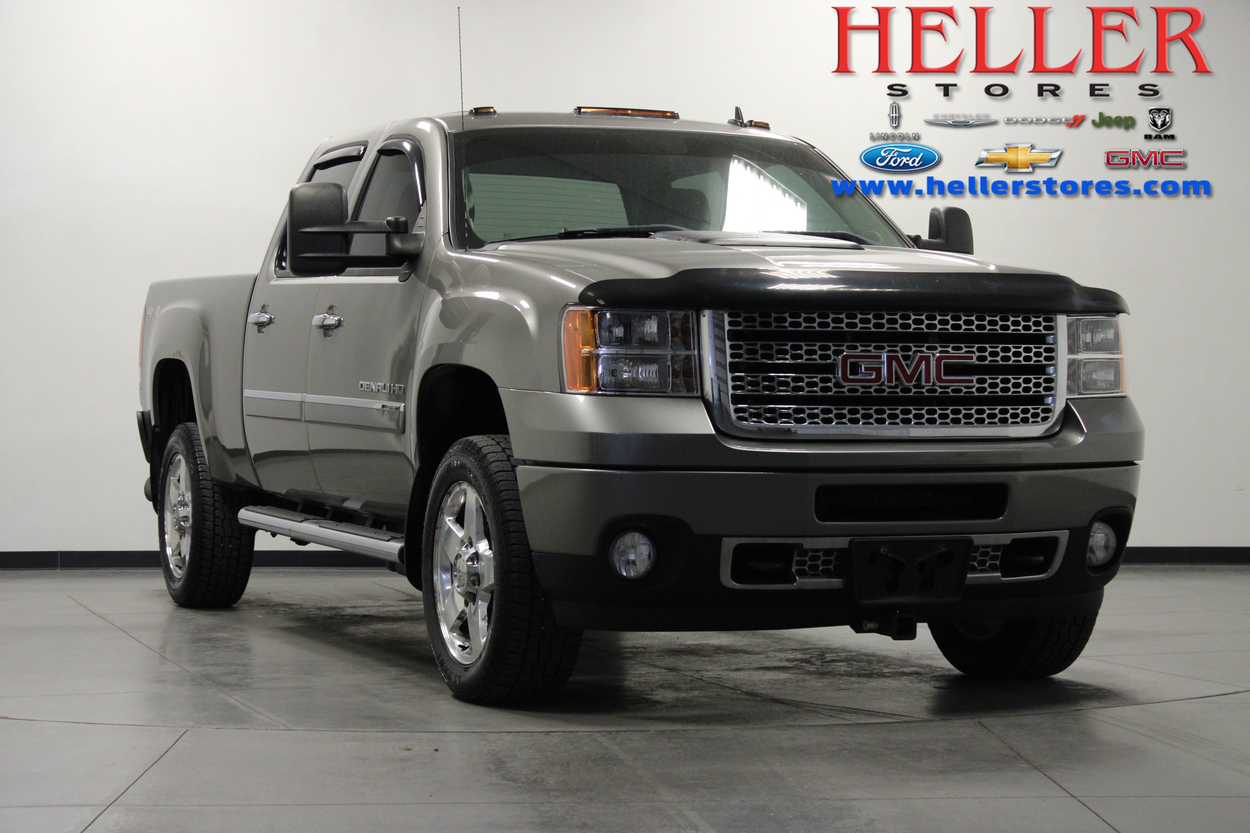 Used 2013 GMC Sierra 2500 Denali AWD/4WD image 1