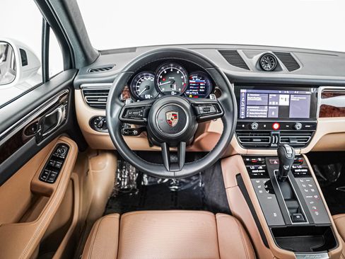 Certified 2026 Porsche Macan AWD/4WD image 15