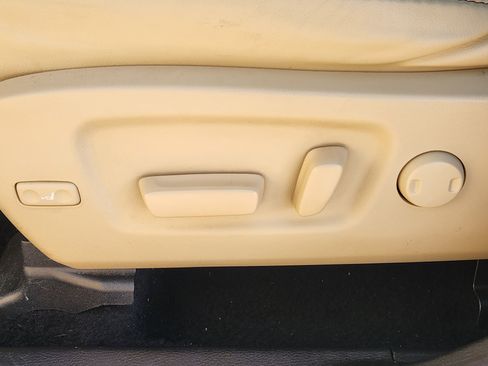 Used 2018 Toyota Highlander XLE image 31