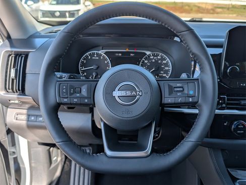 New 2025 Nissan Pathfinder SL image 8