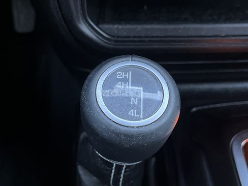 Used 2020 Jeep Wrangler Unlimited Sahara image 9