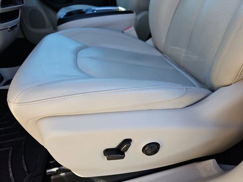 Used 2021 Chrysler Pacifica Touring-L image 36