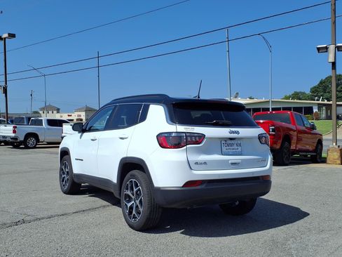 Used 2025 Jeep Compass Limited AWD/4WD image 20