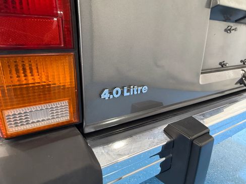 Used 1990 Jeep Cherokee Laredo RWD image 39