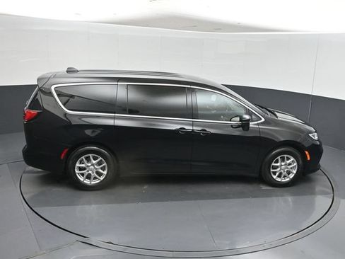 Used 2026 Chrysler Pacifica Select FWD image 36