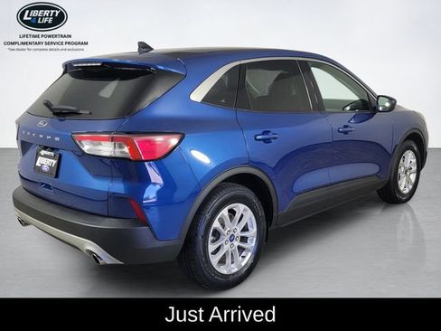 Used 2022 Ford Escape SE w/ Cold Weather Package FWD image 3