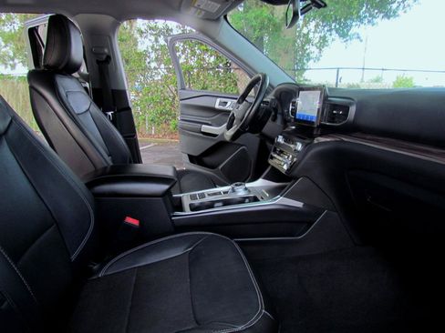 Used 2020 Ford Explorer Limited RWD image 22