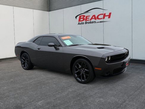 Used 2023 Dodge Challenger SXT w/ Blacktop Package image 9
