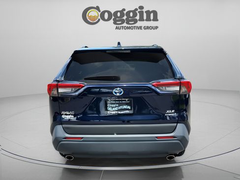 Used 2023 Toyota RAV4 XLE Premium AWD/4WD image 4