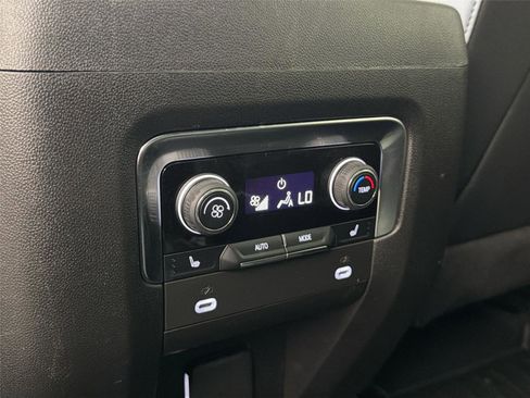 Used 2024 Chevrolet Suburban High Country RWD image 25