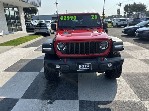 Used 2026 Jeep Wrangler Unlimited Rubicon AWD/4WD image 2