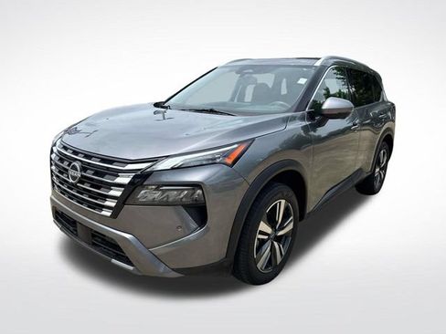 Used 2025 Nissan Rogue SL FWD image 3