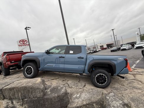 New 2026 Toyota Tacoma TRD Off-Road AWD/4WD image 2