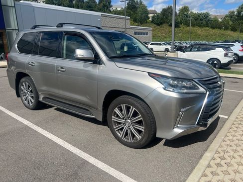 Used 2017 Lexus LX 570 4WD w/ Luxury Package image 8