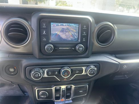 Used 2018 Jeep Wrangler Unlimited Sport S image 19