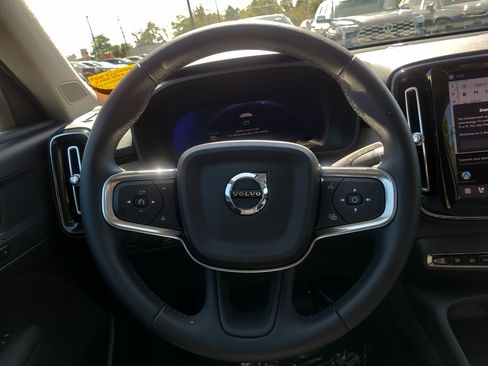 Used 2025 Volvo XC40 B5 Plus w/ Climate Package AWD/4WD image 22