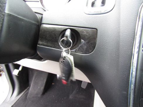 Used 2019 Dodge Grand Caravan SE w/ UConnect Hands-Free Group image 19